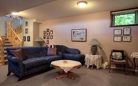 Hummingbird Bed And Breakfast